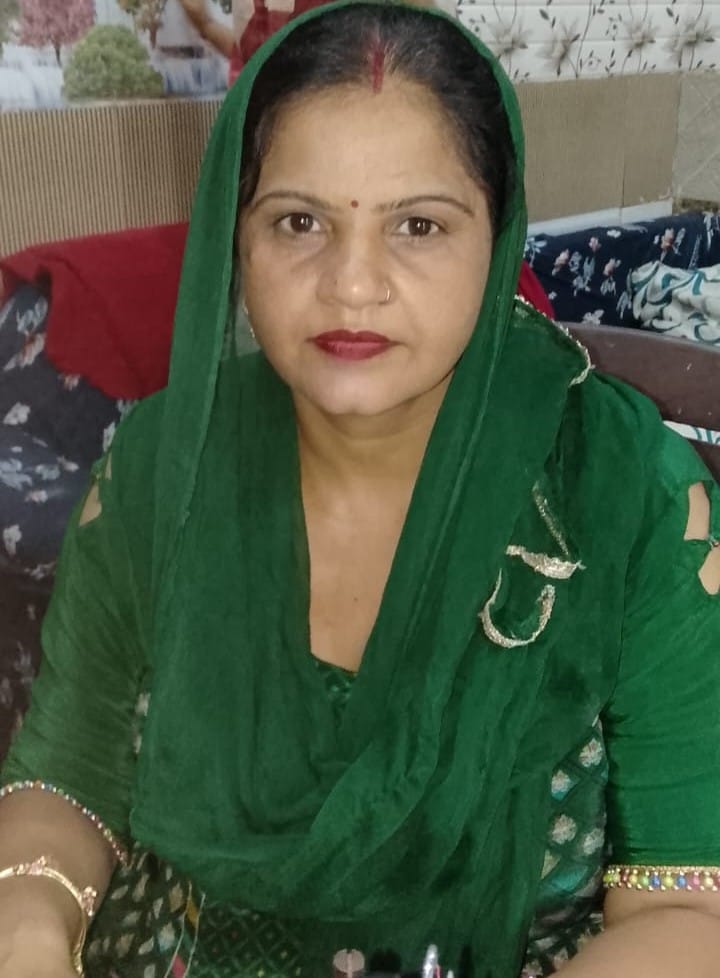 Reena became an example of self-reliance and trained 100 women.
