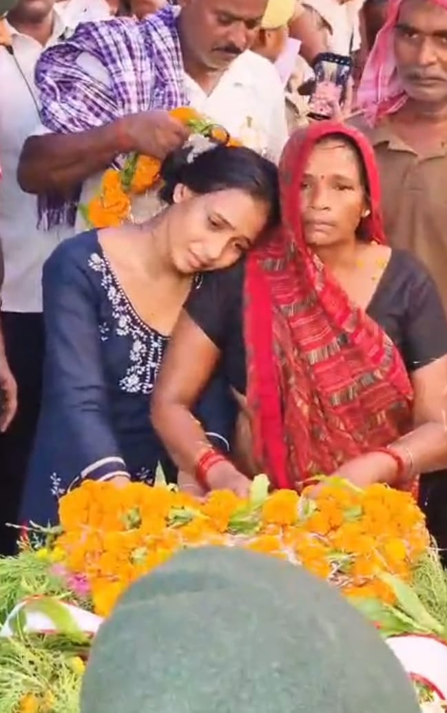 Outpouring of grief as the Agniveer's mortal remains arrive; people pay their final respects.
