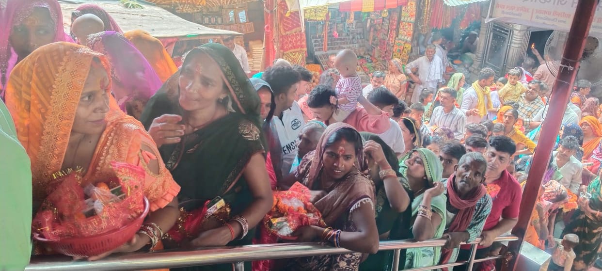 Devotees paid obeisance at Maa Sheetla Dham.