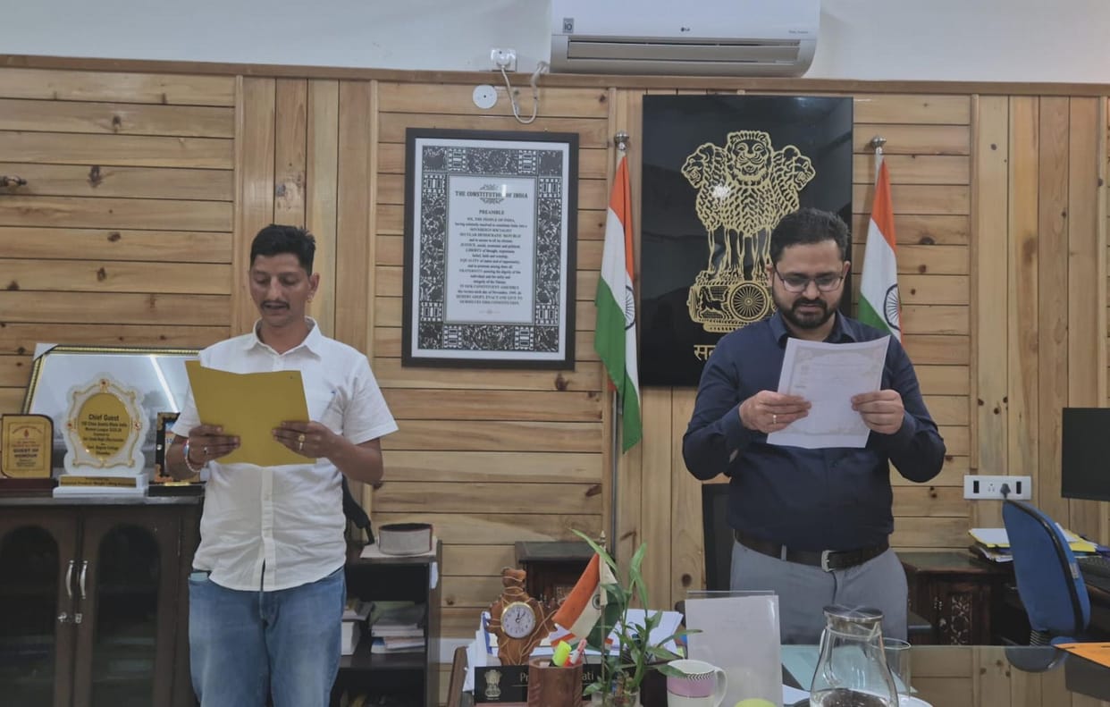 Mehla Panchayat Samiti Chairperson and Vice-Chairperson take oath.