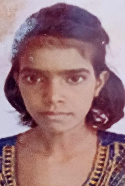 Teenage girl dies after being struck by lightning; family in mourning