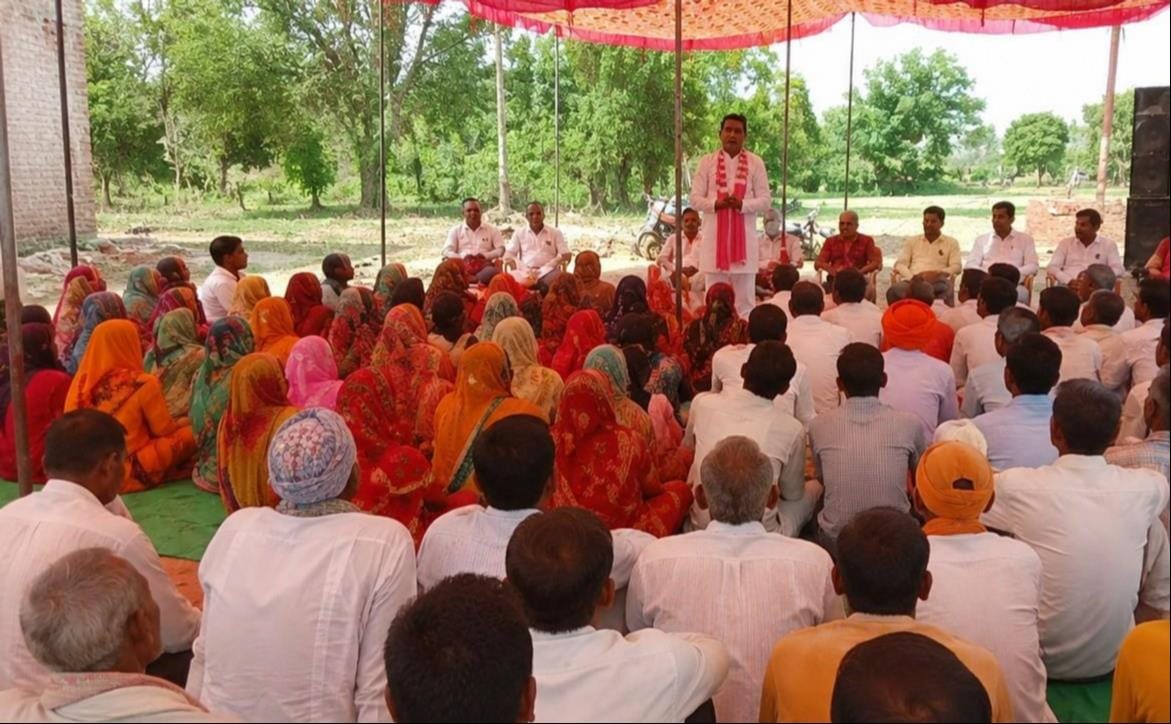 फोटो :38: जनसभा को संबोधित करते सपा जिला महासचिव डॉ. रामसेवक लोधी। संवाद