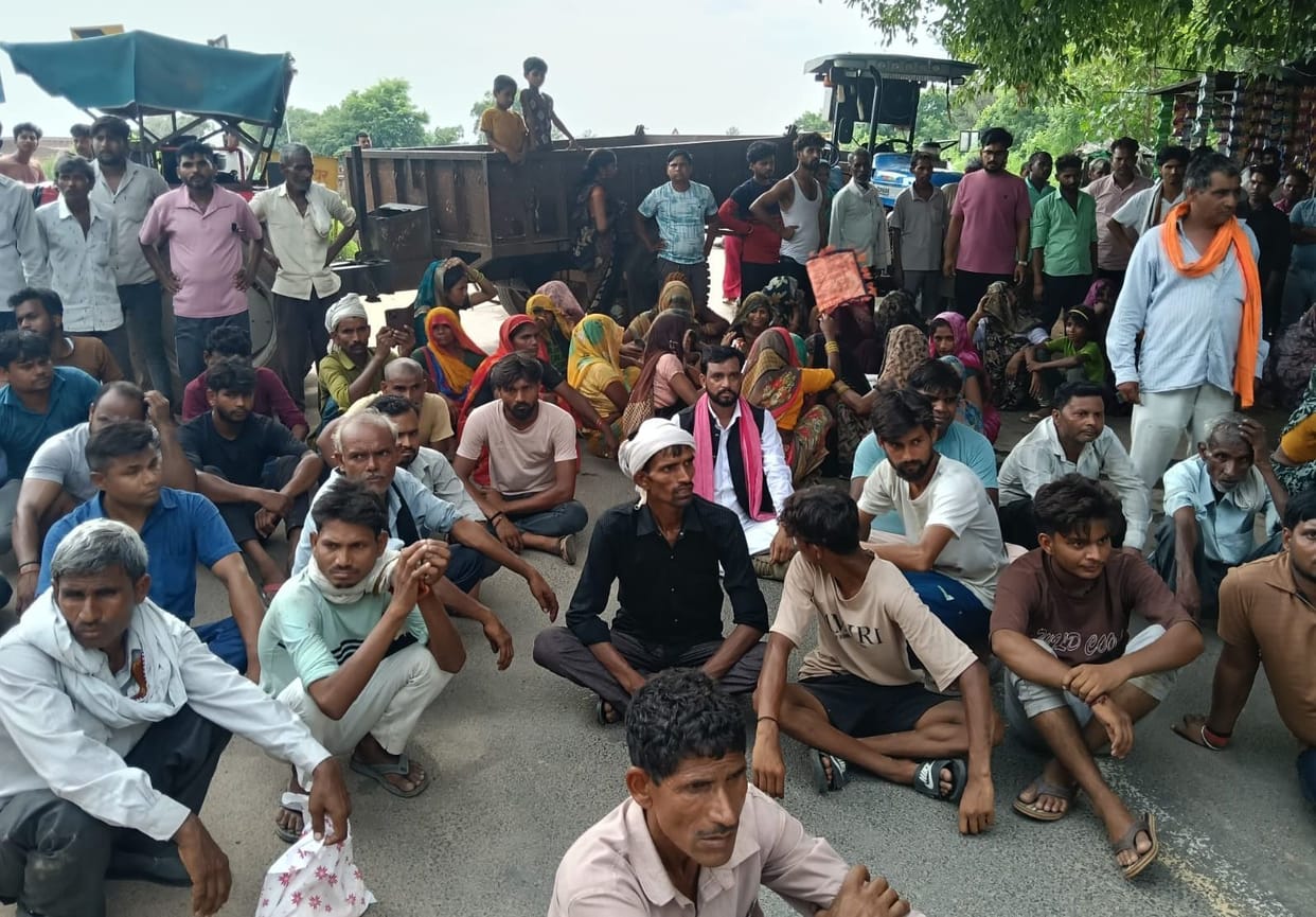 Farmer dies in road accident; traffic blocked for an hour and a half.