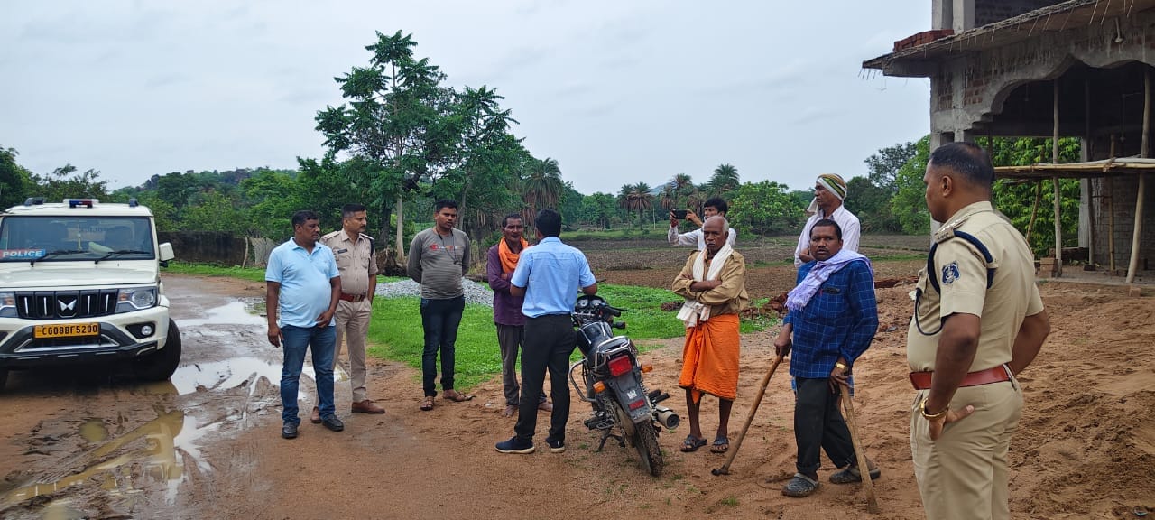 घटना के बाद मौके पर पहुँची पुलिस