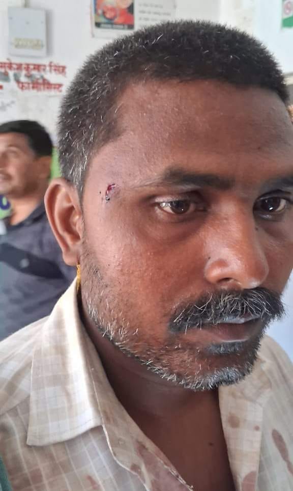 Father and son attacked in dispute over parking a tempo in front of a shop.