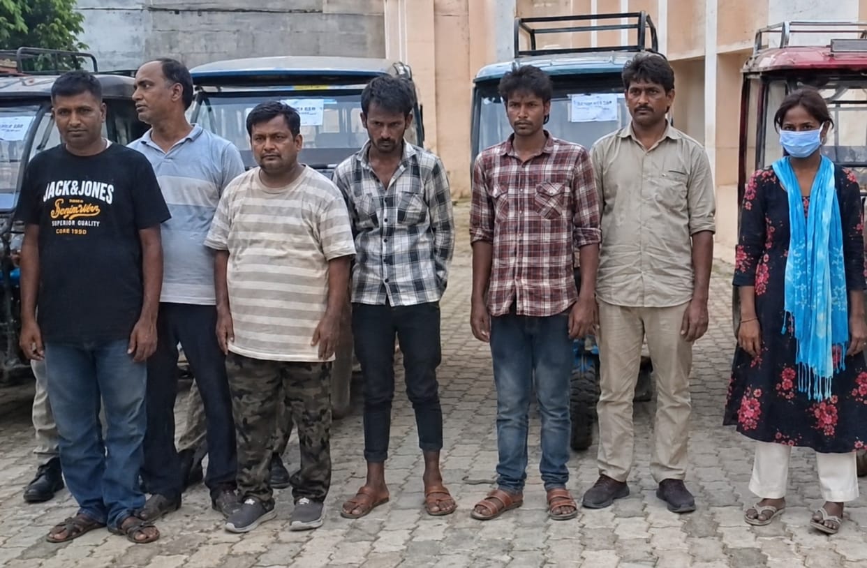 6 members of a gang stealing e-rickshaws arrested, 8 e-rickshaws and 36 batteries recovered