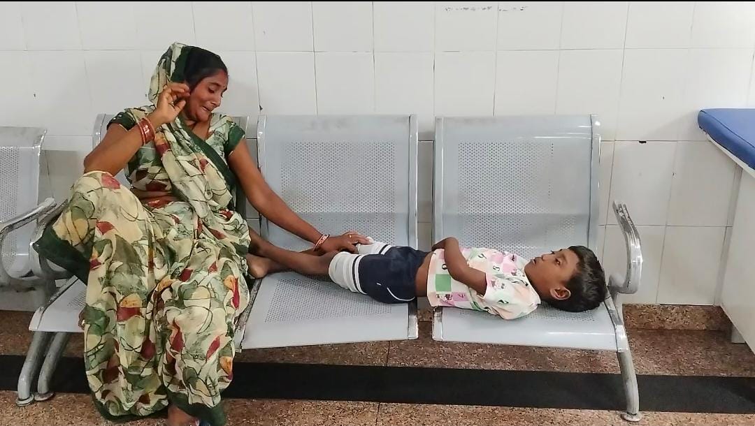 Child dies after noose tightens around neck while swinging on a saree tied to a Jamun tree.