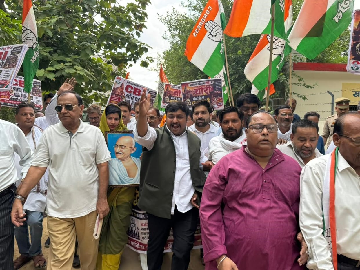 Police stopped the Congress's 'Sadbuddhi Yatra'; a heated exchange and scuffle ensued.