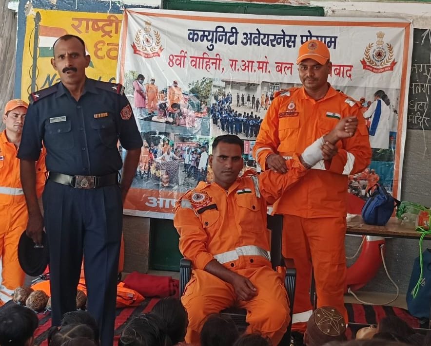NDRF team raised awareness among children.