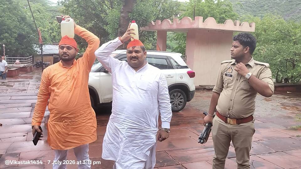 कड़ी सुरक्षा के बीच दरगाह के निकट शिव मंदिर पहुंचे राजवर्धन सिंह परमार