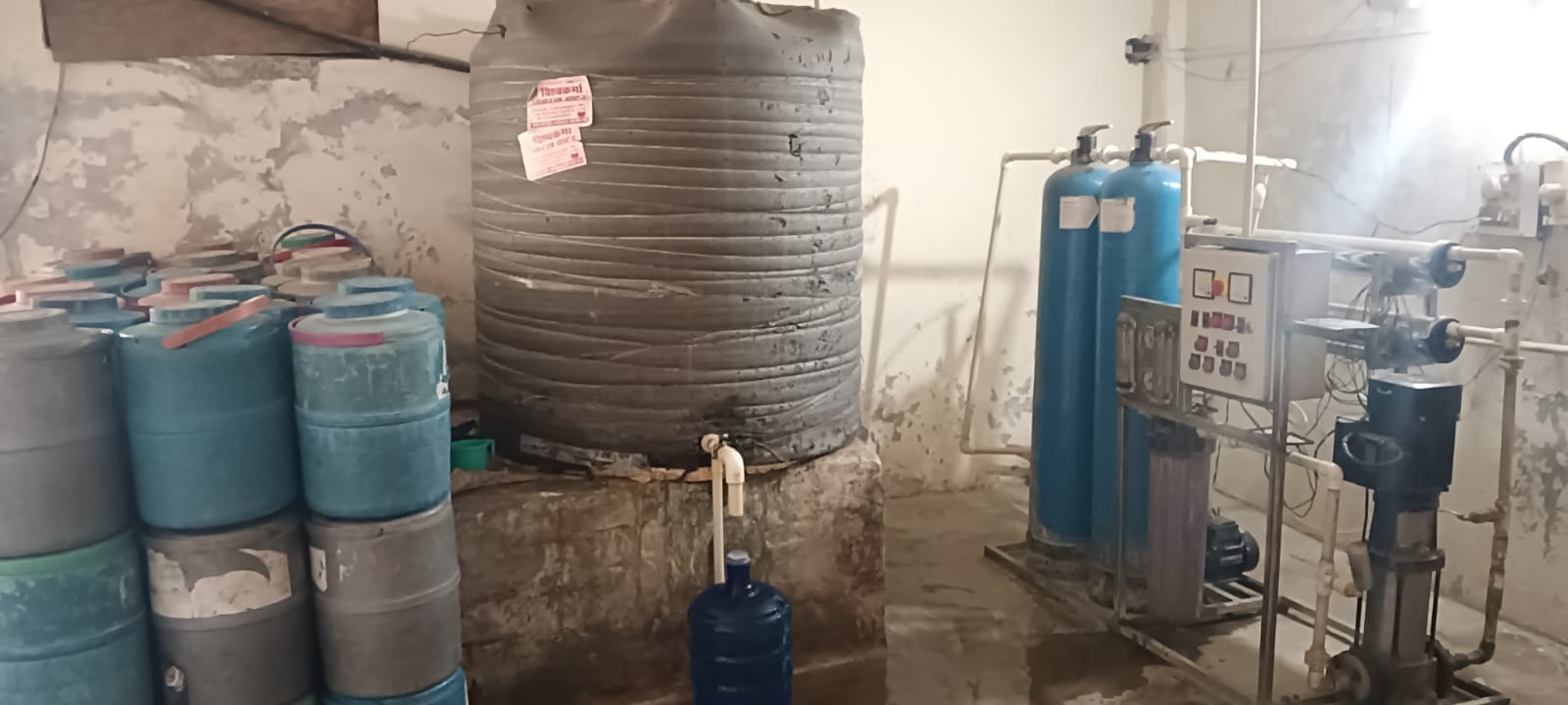 खलीलाबाद के एक मोहल्ले में लगा आरओ प्लांट। संवाद