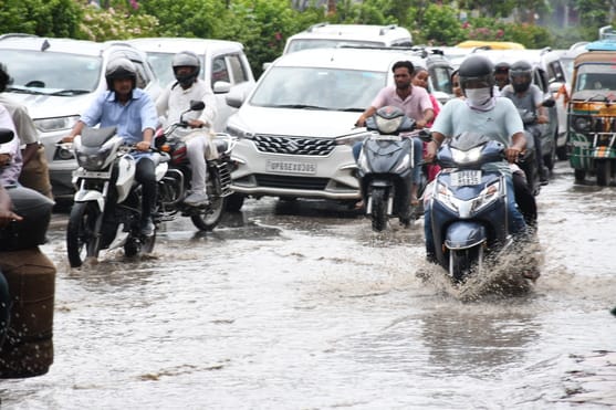 Weather brings relief, but power supply causes trouble... No electricity for 3 hours in Manduadih and 4 hours at BHU.