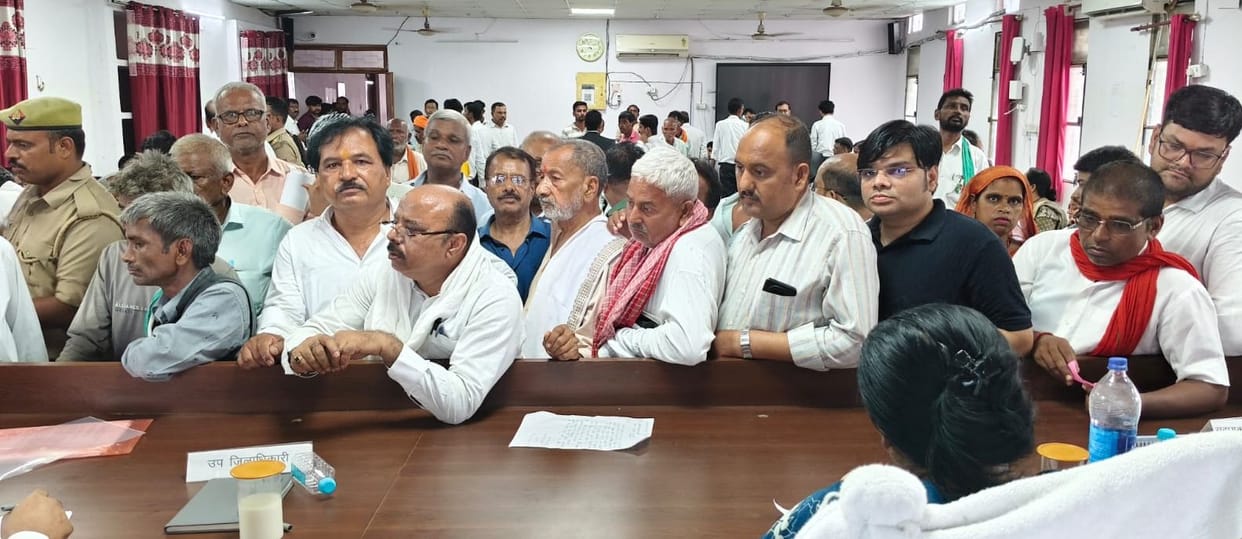 Complaints regarding land and road disputes at the 'Samadhan Diwas' (Grievance Redressal Day)