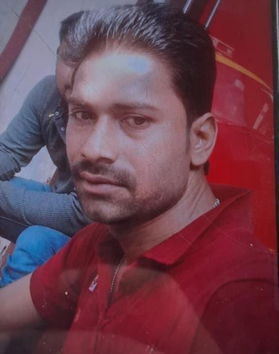 Youth's body found hanging from a saree noose.