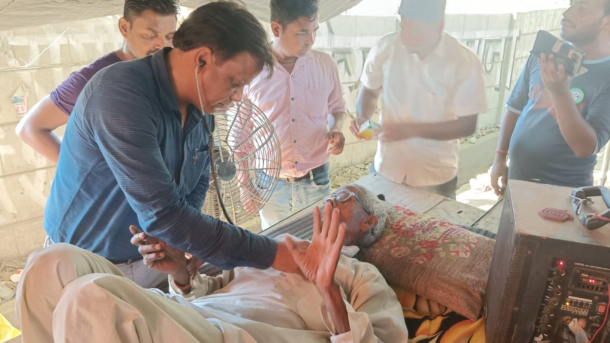 Condition of elderly man on fast-unto-death deteriorates; SDM has him sent to the CHC.