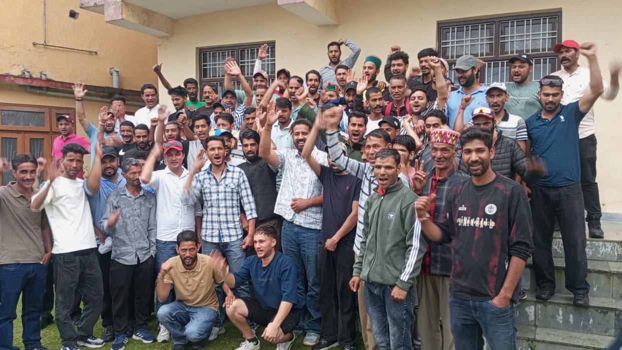 Tent business owners staged a protest demanding the commencement of the Shrikhand Yatra