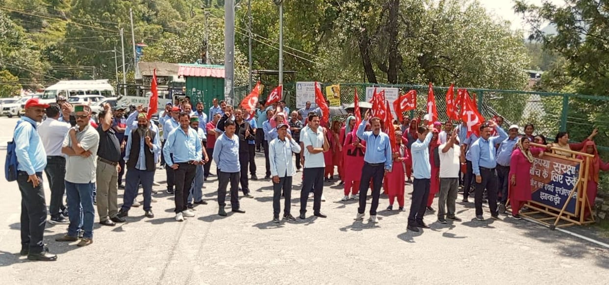 Labor laws are being openly violated at the Jhakri project