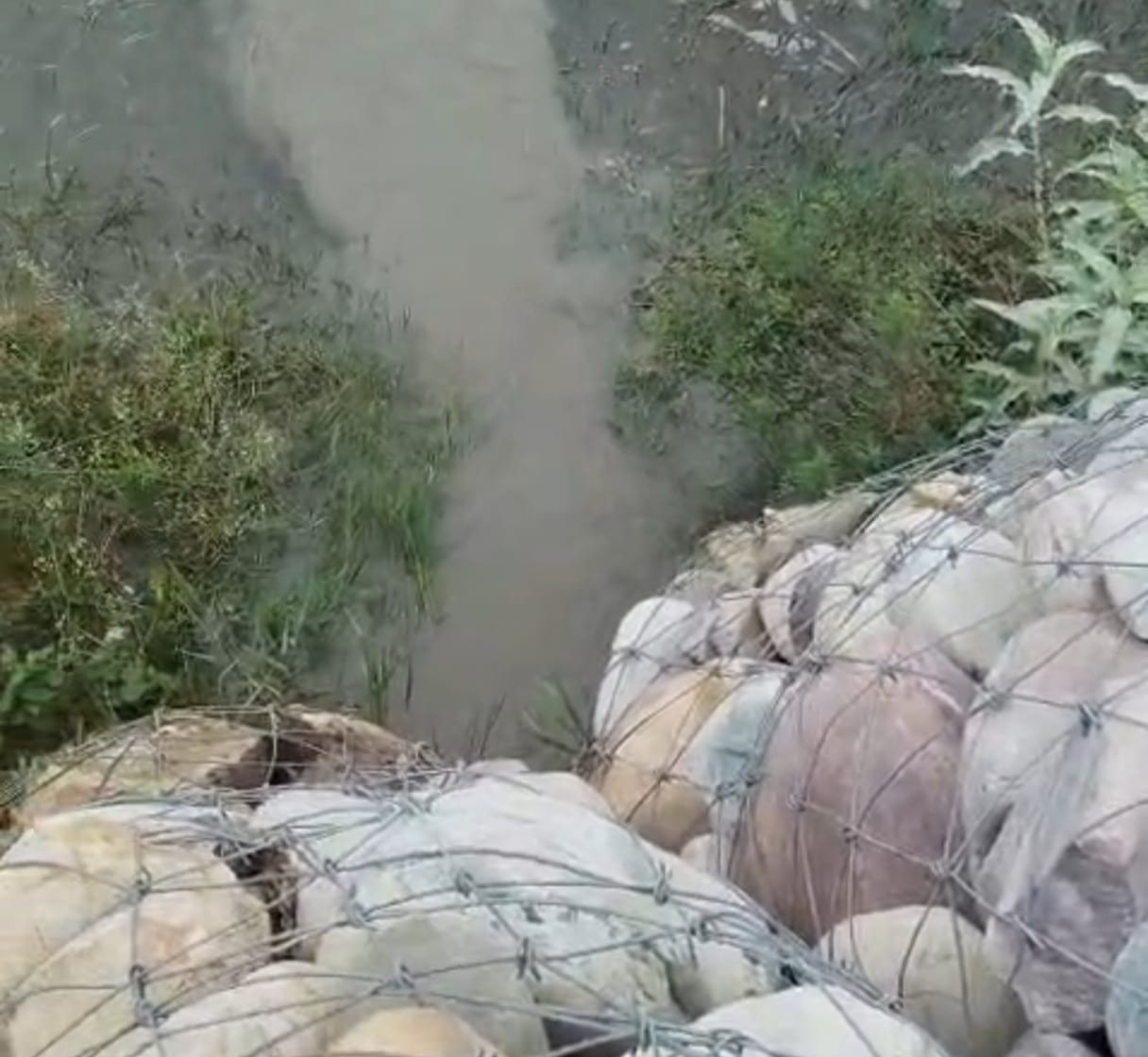 Sharda water reached Ataria railway crossing