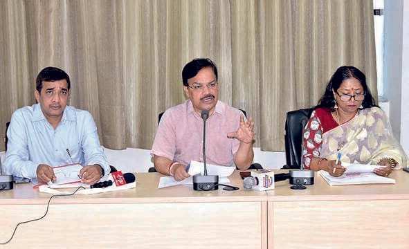 AKTU: Convocation to lay a strong foundation for the health and education of daughters