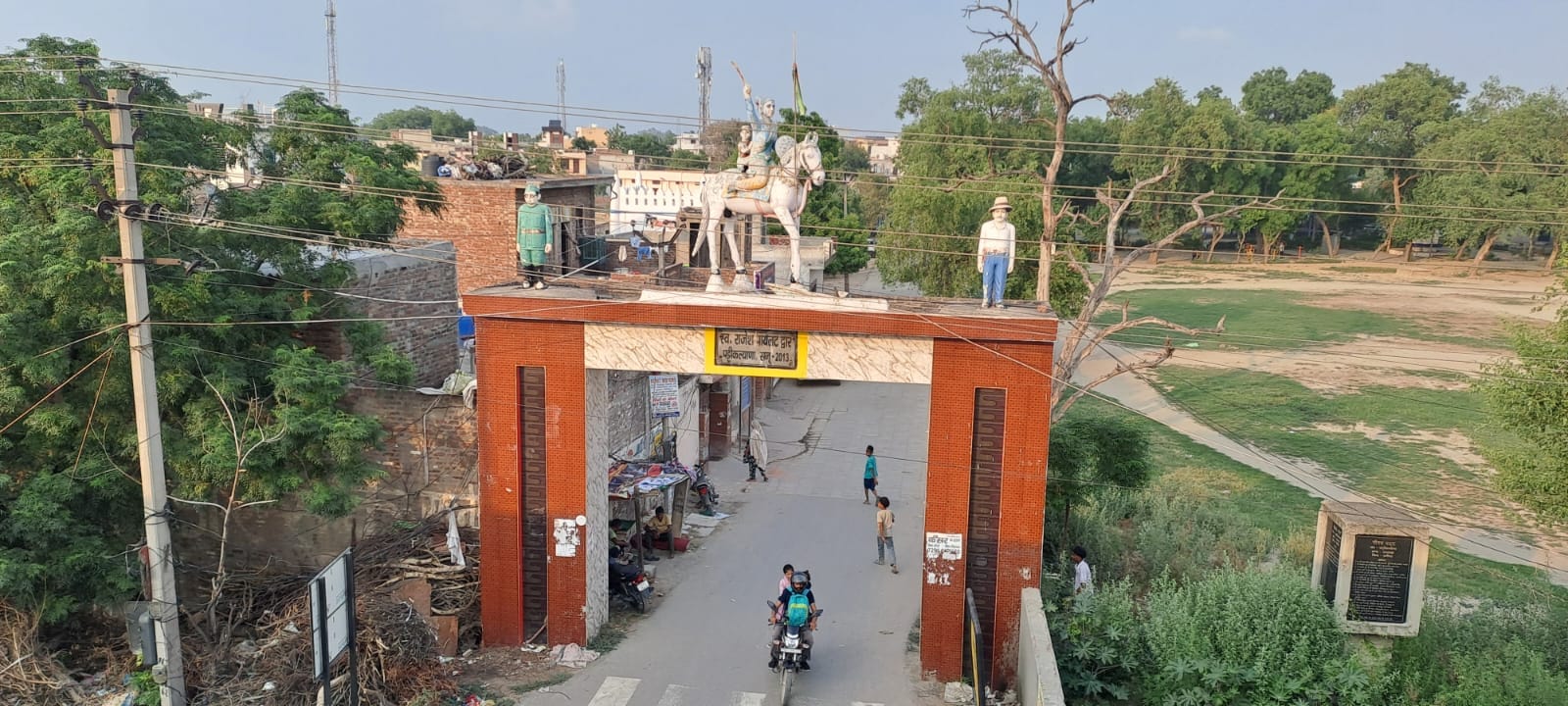 पट्टी कल्याणा गांव का मुख्य द्वार। संवाद