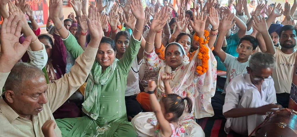 रुहानी सत्संग में उपस्थित श्रोतागण। विज्ञप्ति