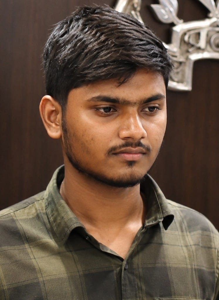 Delivery boy used to collect the scam money into an account and take a commission, arrested