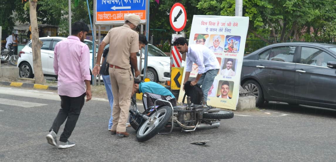 दोपहर तक उमस और शाम को बरसे बादल