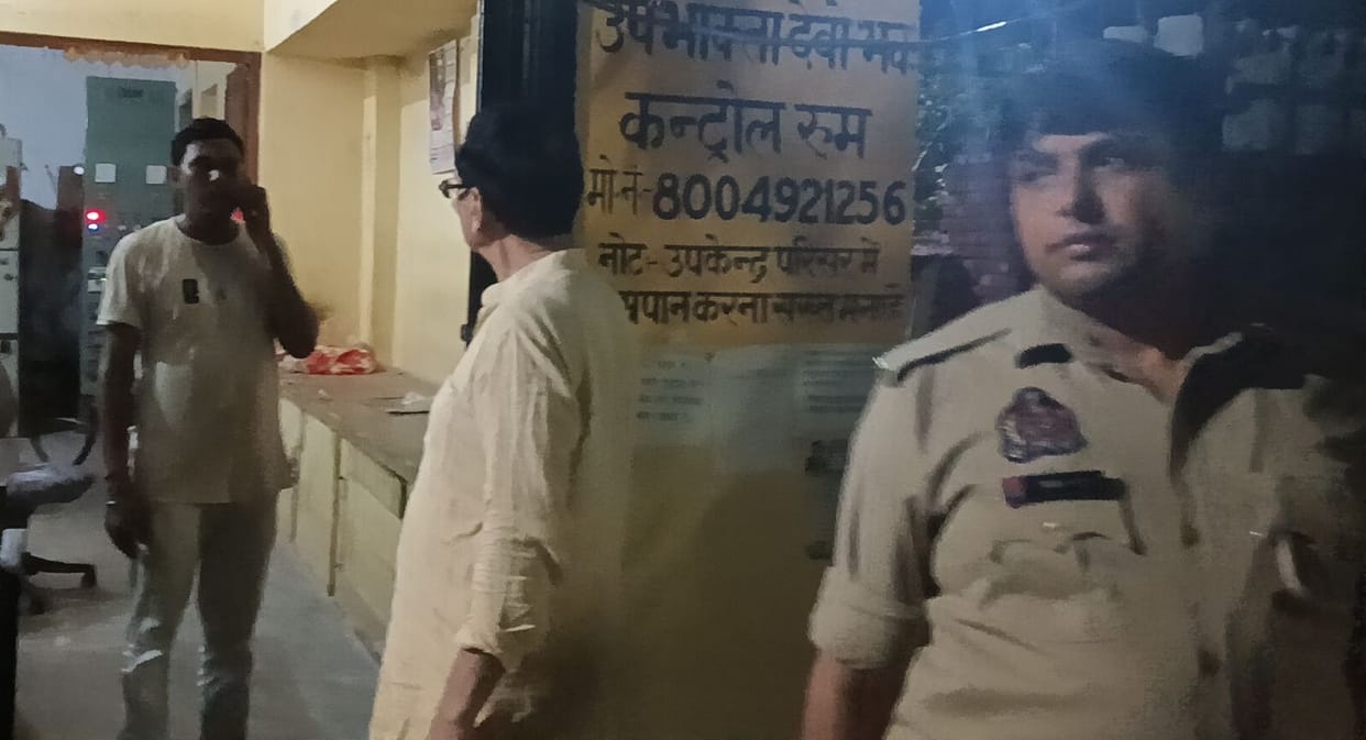 With the electricity department lacking a ladder, how was the high-tension line jumper connected in the middle of the night?
