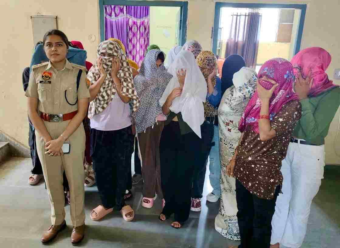 Brothel activities busted in two hotels, 18 women rescued, police filed an FIR against hotel operators