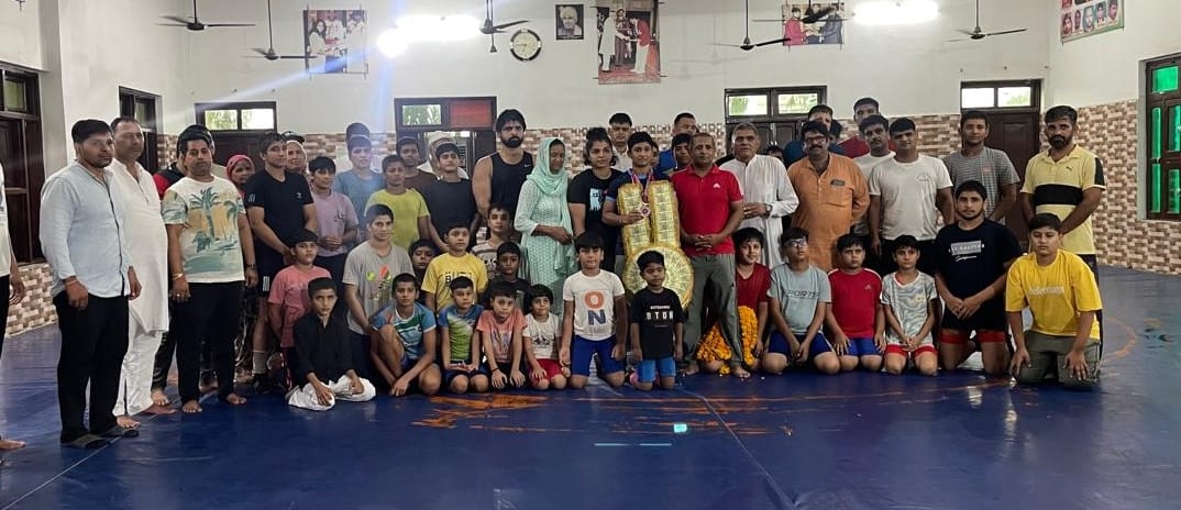 Muskan received a grand welcome upon returning after winning gold in Thailand.