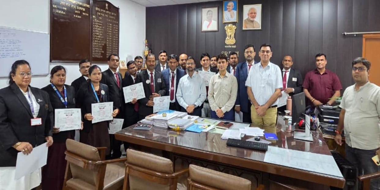 Ticket-checking staff in Tundla honored for outstanding work.