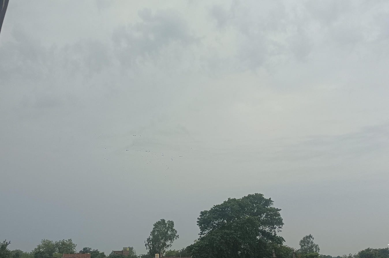 आसमान में छाए बादल।