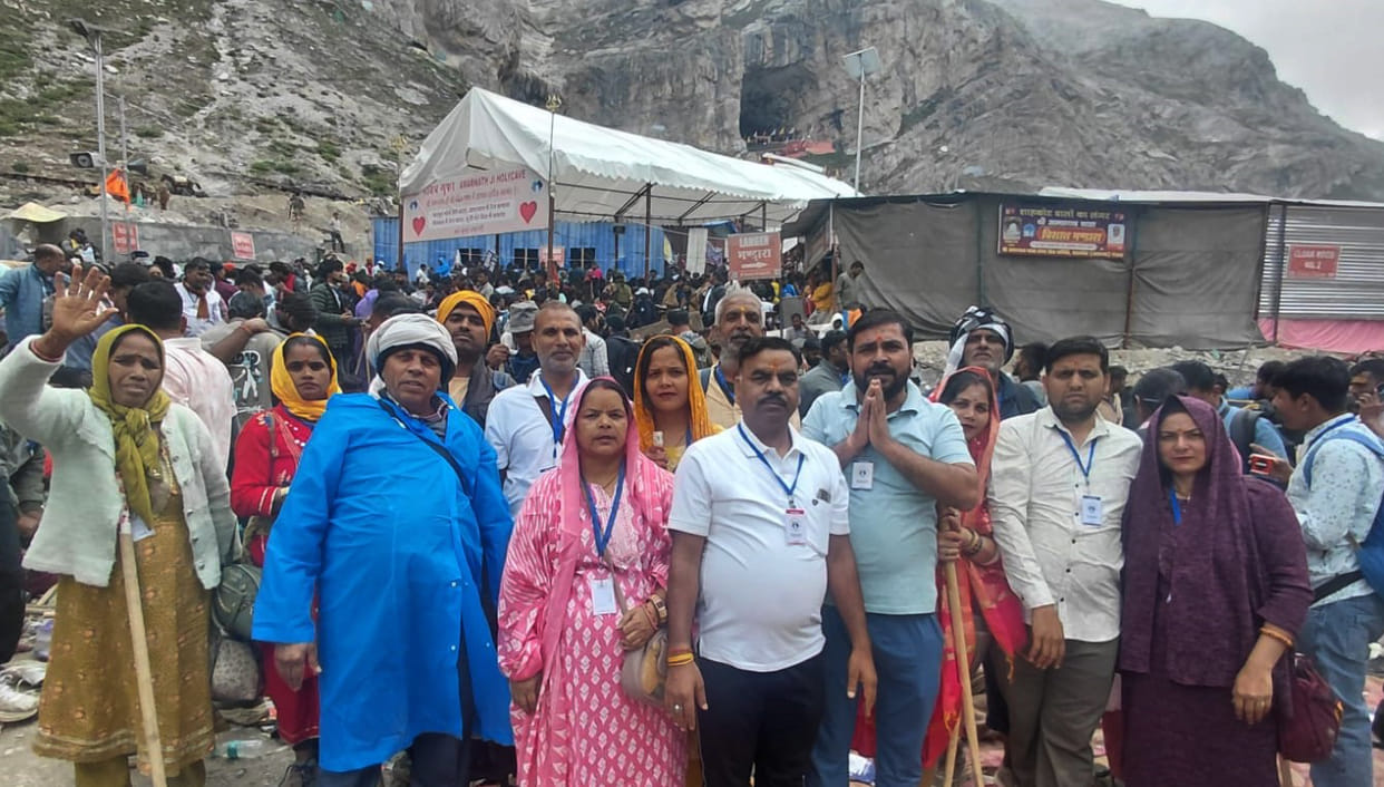 Devotees are overjoyed after getting the divine darshan of Baba Barfani.