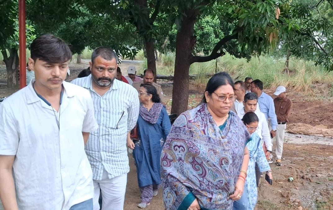 The Animal Husbandry Minister reprimanded officials after finding sick animals and discovering that no arrangements had been made for green fodder.