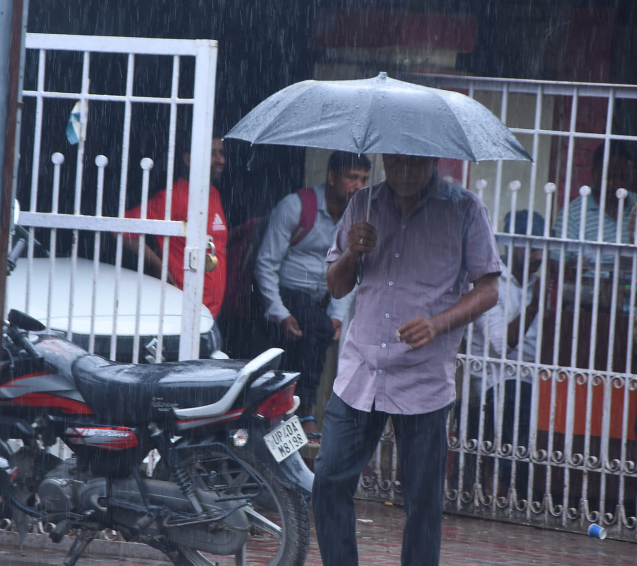 Light showers brought relief at night, while afternoon sunshine increased the humidity.