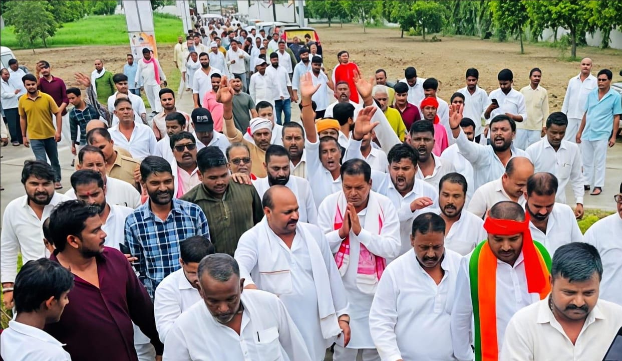 Tribute was paid to Chandrashekhar on his death anniversary by taking out a procession.