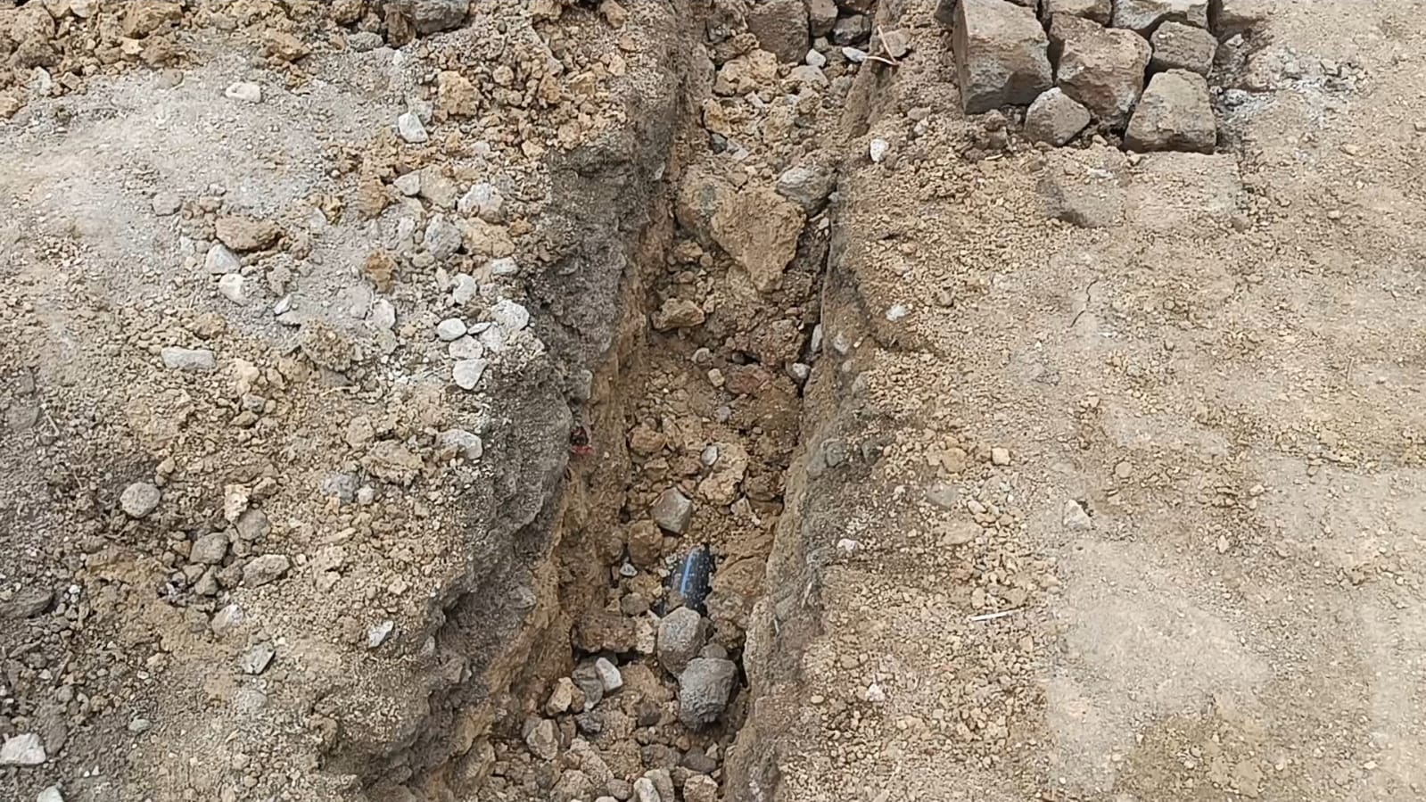 फोटो - 20 पेयजल परियोजना के लिए खोदी जा रही सड़क। संवाद