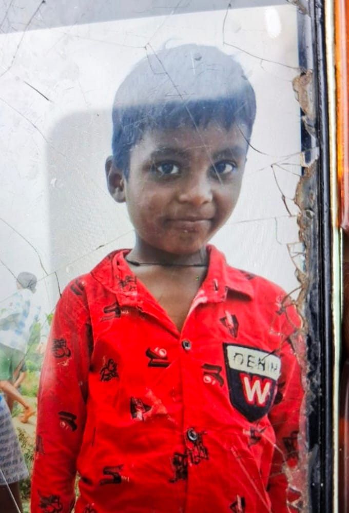 Innocent child dies after treatment by quack; family creates a ruckus at the shop.