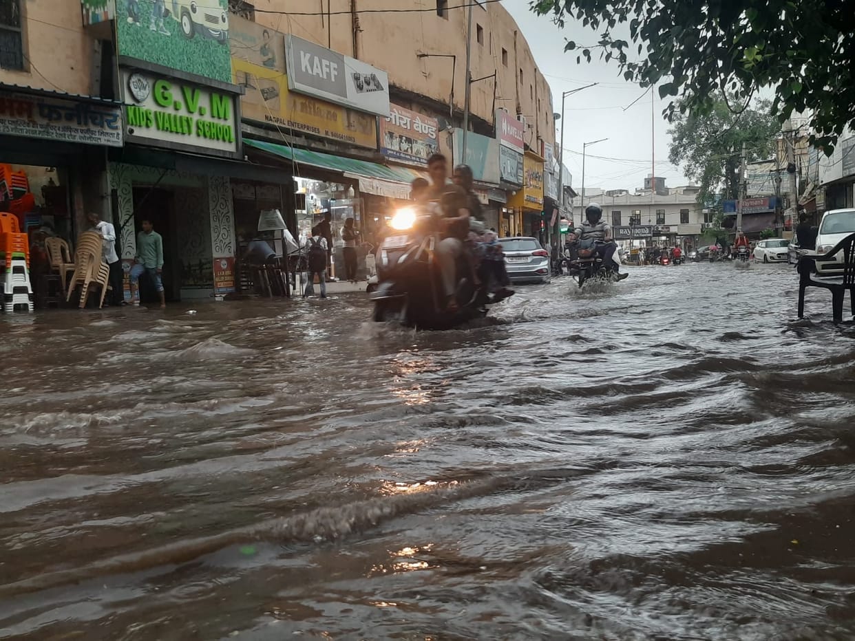 16 mm of rain spells trouble for the city but brings relief to farmers.