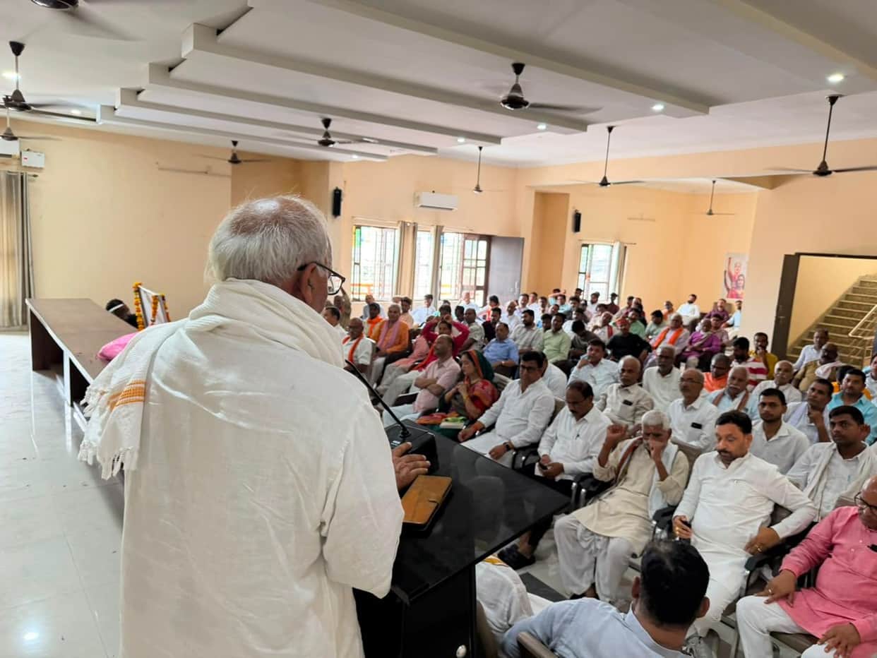 Tribute paid to former MLA Tejbhan Singh.