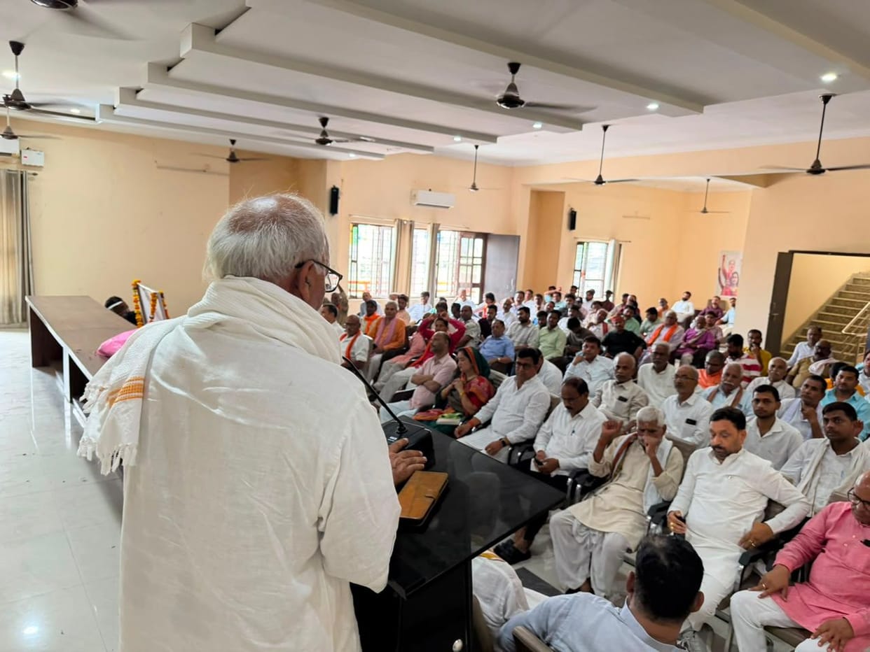 Tribute paid to former MLA Tejbhan Singh.