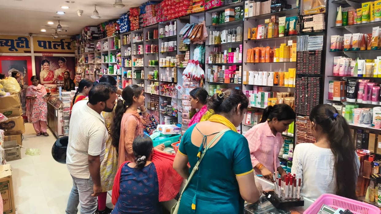 A flood of counterfeit cosmetics: low prices, but high risk of harm.