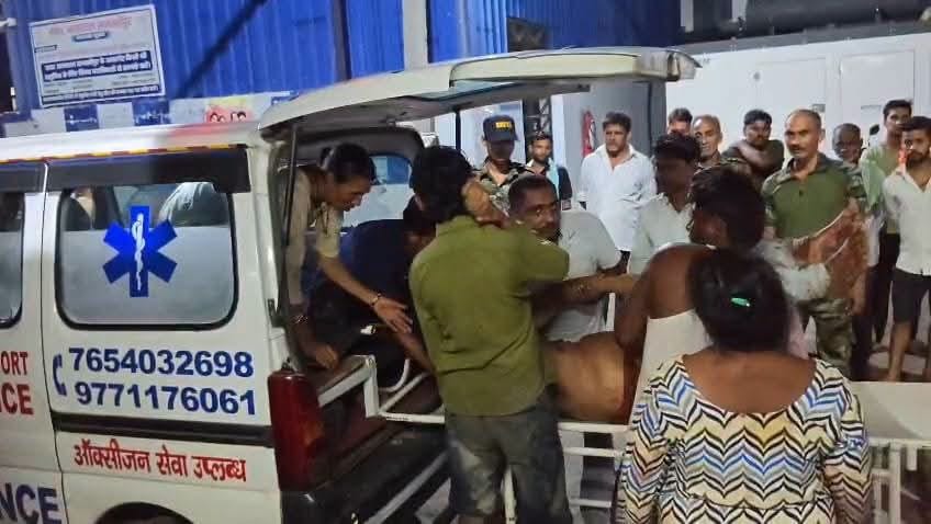 घायल को इलाज के लिए सदर अस्पताल लाया गया