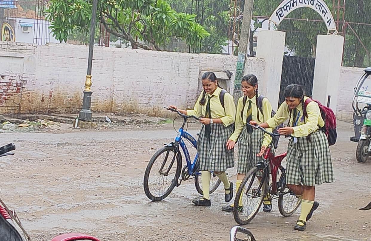Even the light drizzle could not dispel the humidity