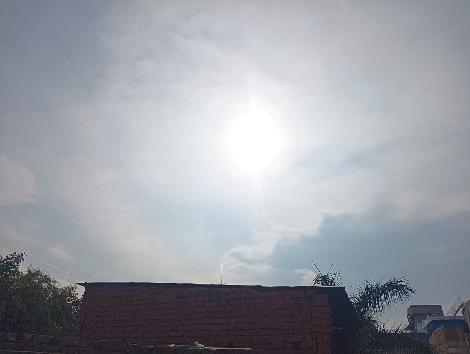 जिले में बारिश के बीच नगर में गाजीपुर तिराहा का मौसम