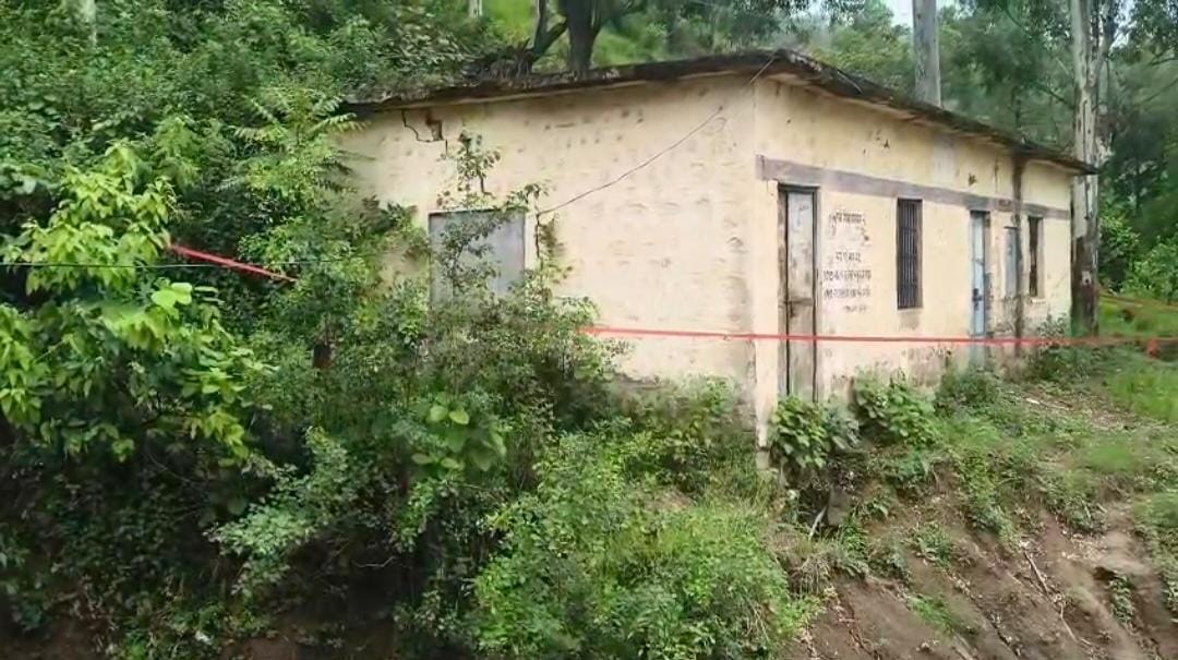55 children studying in the dilapidated building of Kathla School.