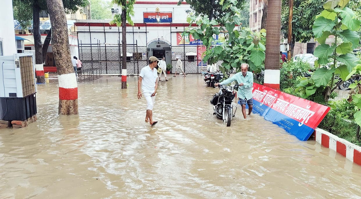 Half an hour of rain causes waterlogging at many places