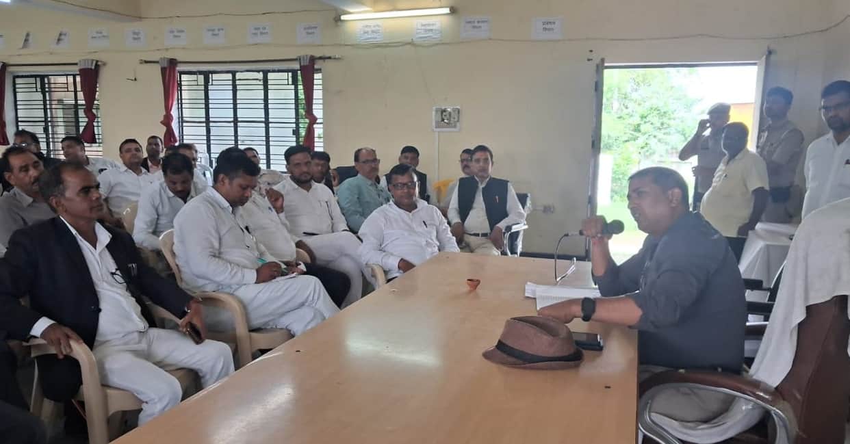 Deadlock between the tehsildar and the lawyers ends