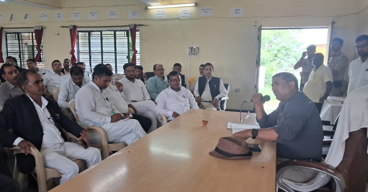 Deadlock between the tehsildar and the lawyers ends