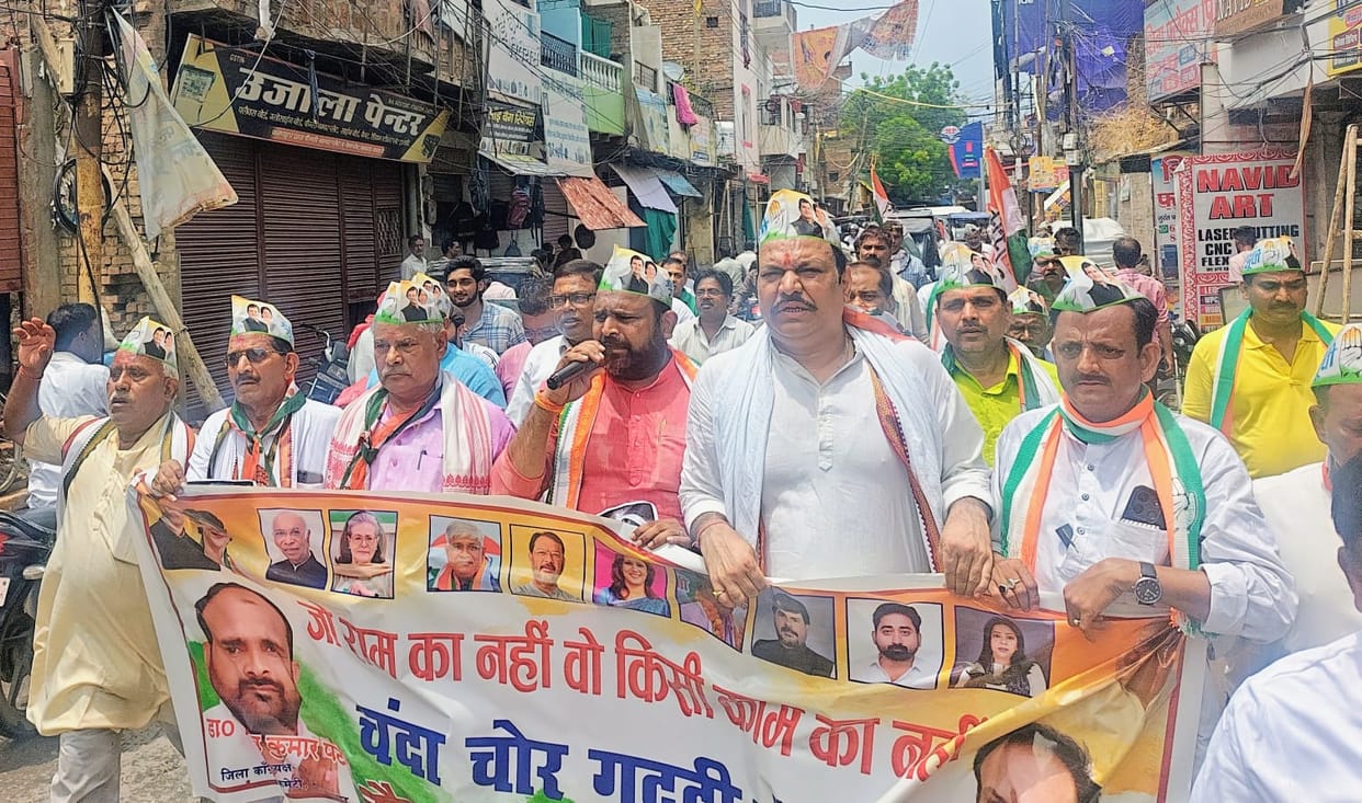Congress took out a 'Sadbuddhi Padyatra' (march to seek divine wisdom for the wrongdoers) in protest against the theft of temple offerings.